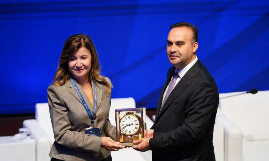 Bacaci Yatirim Holdingin duzenledigi zirvede is dunyasi yatirimlara yon veren yeni dinamikleri konustu