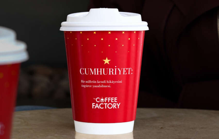 Coffee Factoryden 29 Ekime Ozel Cumhuriyet bardaklari