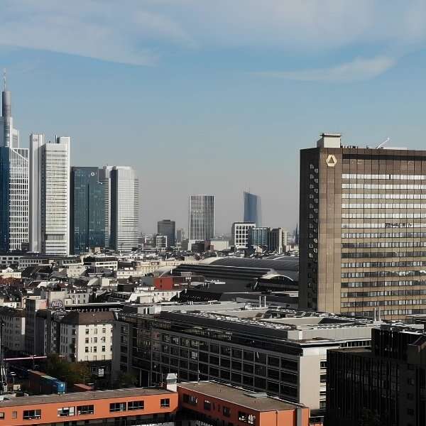Commerzbank’tan Merkez Bankası’na “Ekim’de faiz indir” yorumu: TL için risk bitmiyor