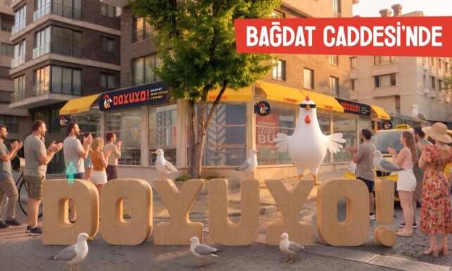 Doyuyo Simdi Bagdat Caddesinde Duyan Kosarak Geliyo