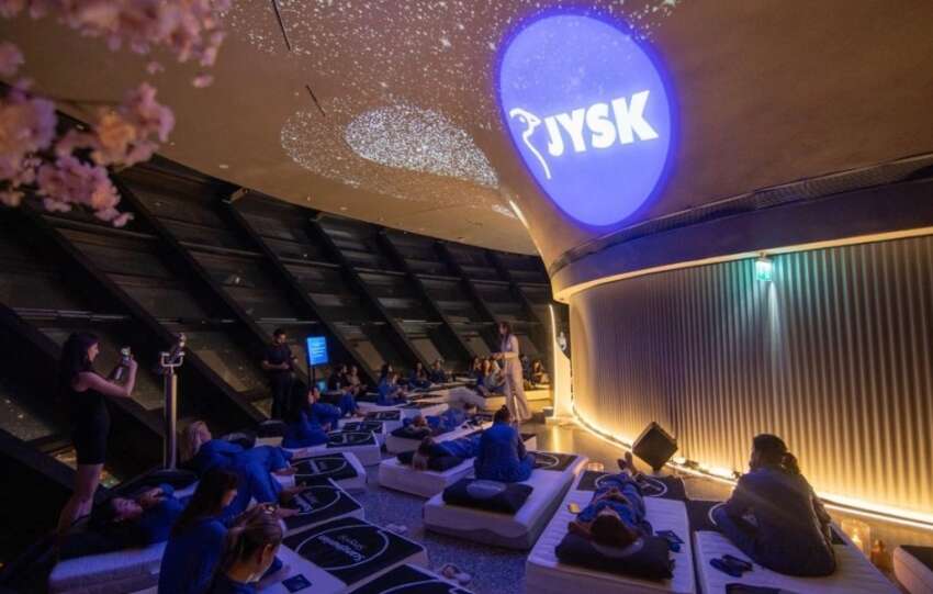 Orange Blue Creative JYSKnin Uyku Dunyasini Yildizlarin Altinda Bir Marka Deneyimine Donusturdu