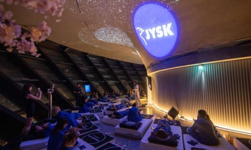 Orange Blue Creative JYSKnin Uyku Dunyasini Yildizlarin Altinda Bir Marka Deneyimine Donusturdu