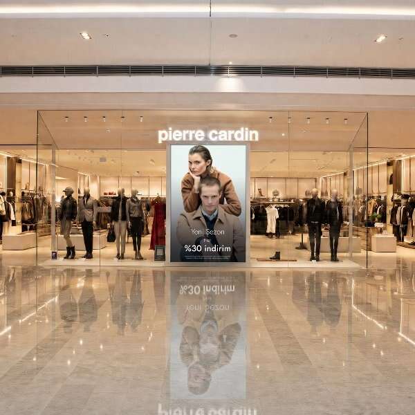 Pierre Cardin Paris, yeni mağazacılık konsepti “Cadre”yi  Koru Florya’da hayata geçirdi