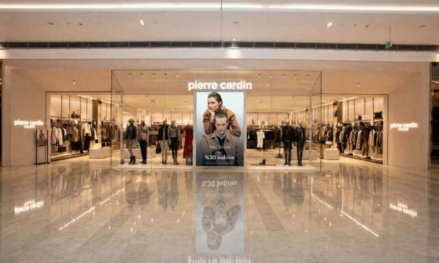 Pierre Cardin Paris yeni magazacilik konsepti Cadreyi Koru Floryada hayata gecirdi