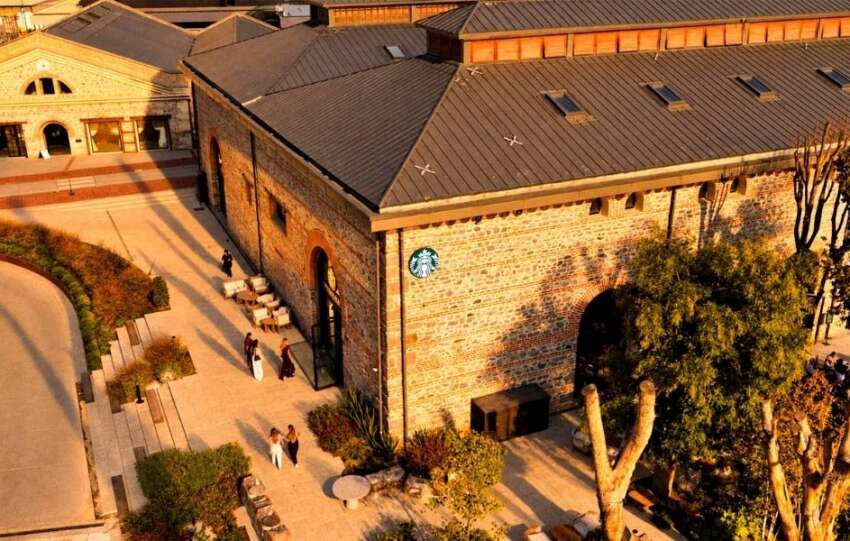 Starbucksin Turkiyedeki Ilk Flagship Magazasi Tersane Istanbulda Acildi